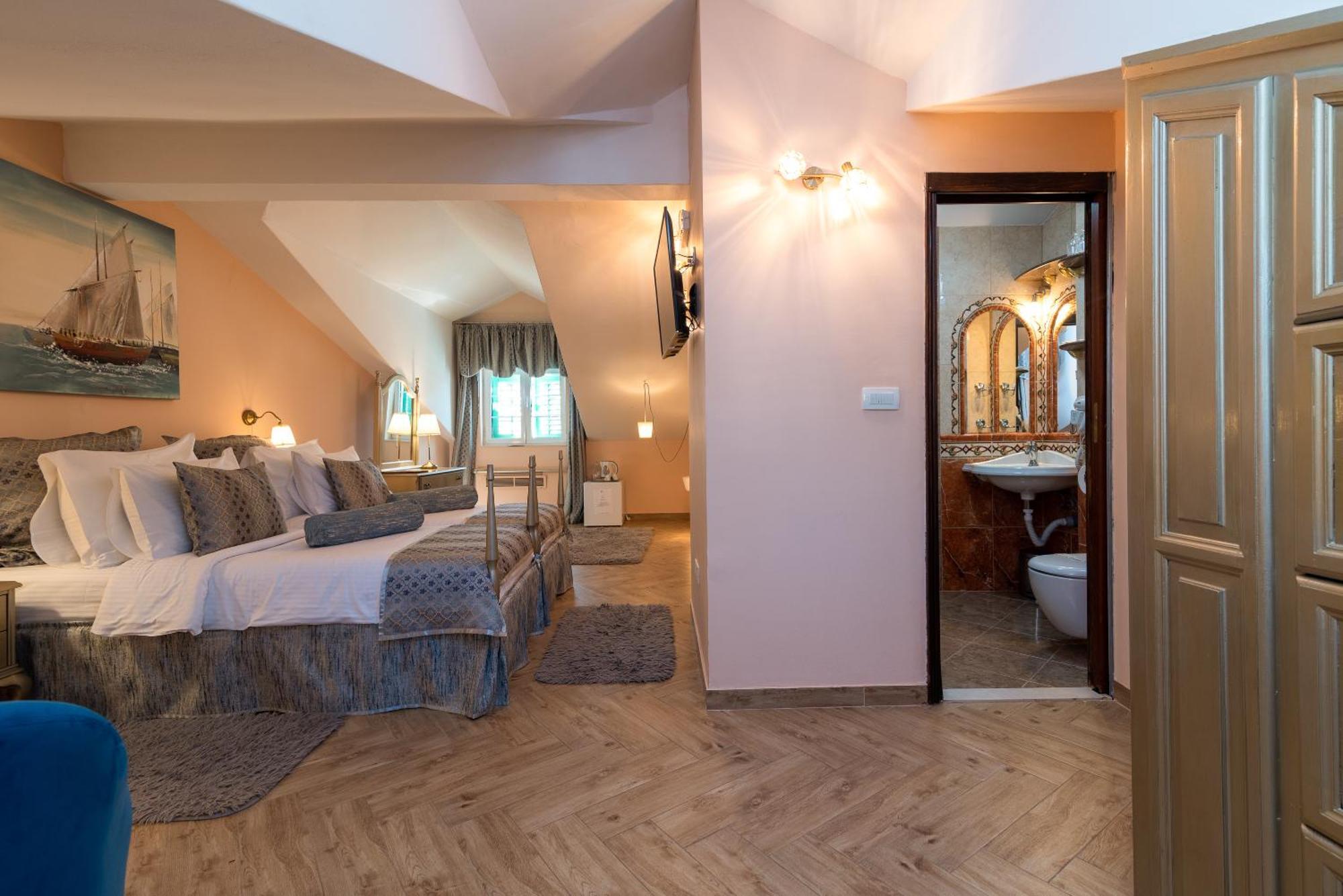 Heritage Hotel Pasike Trogir Exteriör bild